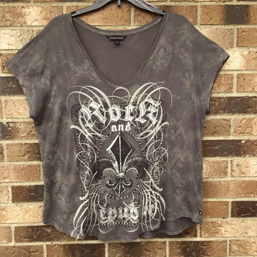 Rock & Republic Women’s Gray Graphic V-Neck Tee